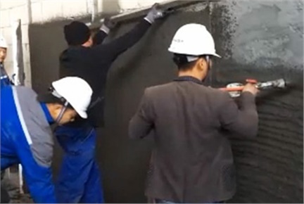 6人組機(jī)械化抹灰（自動(dòng)輸送、自動(dòng)攪拌和噴涂、刮平及收面）