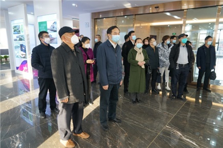 12月14日，張家界市政協(xié)黨組書(shū)記、主席歐陽(yáng)斌一行來(lái)到張家界高新區(qū)萬(wàn)眾實(shí)業(yè)集團(tuán)有限公司，宣講黨的二十大精神